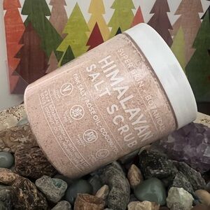 Pink Himalayan Salt Scrub With Rose Hip & Coconut Oil.